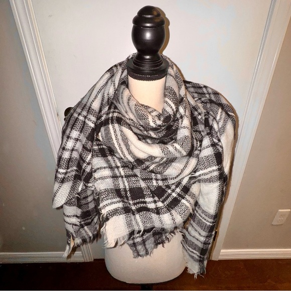 Modcloth Black and White Plaid Blanket Scarf - Picture 1 of 4